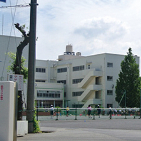 鴨居中学校