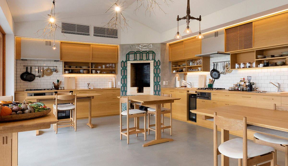 ヘーベルハウスLONGLIFE IS BEAUTIFUL kurkkufields(クルックフィールズ)の宿泊施設Cocoon(コクーン)の共用キッチン