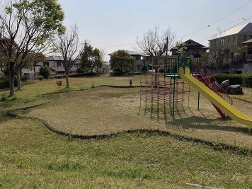 天拝坂南公園(約10m)